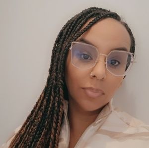 Meet your Posher, Nadia